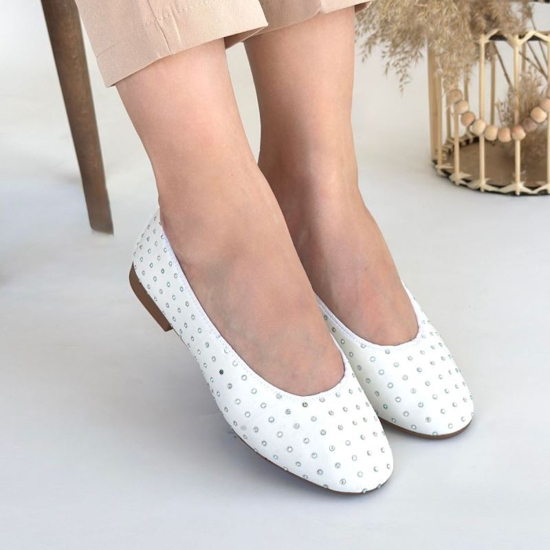 Junoy Beyaz Saten Taşlı Babet Ayakkabı