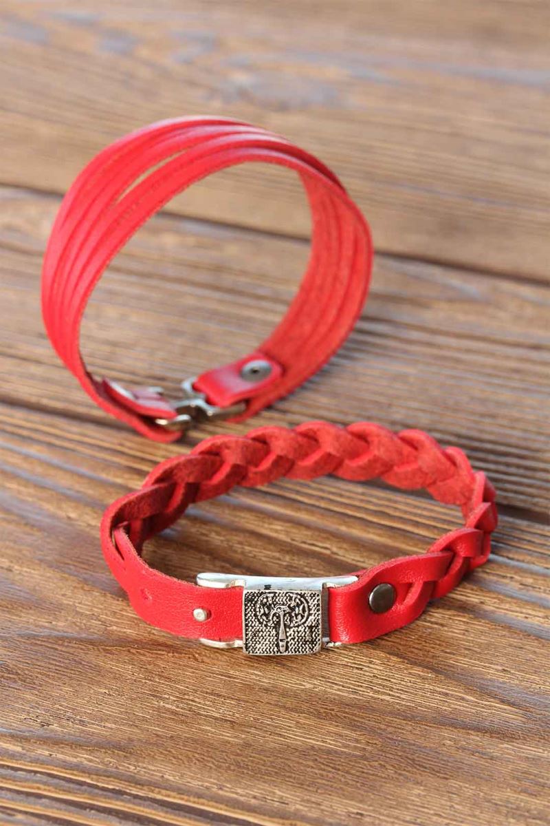 Metal Aksesuarlı Kırmızı Renk Deri Erkek Bileklik Kombin